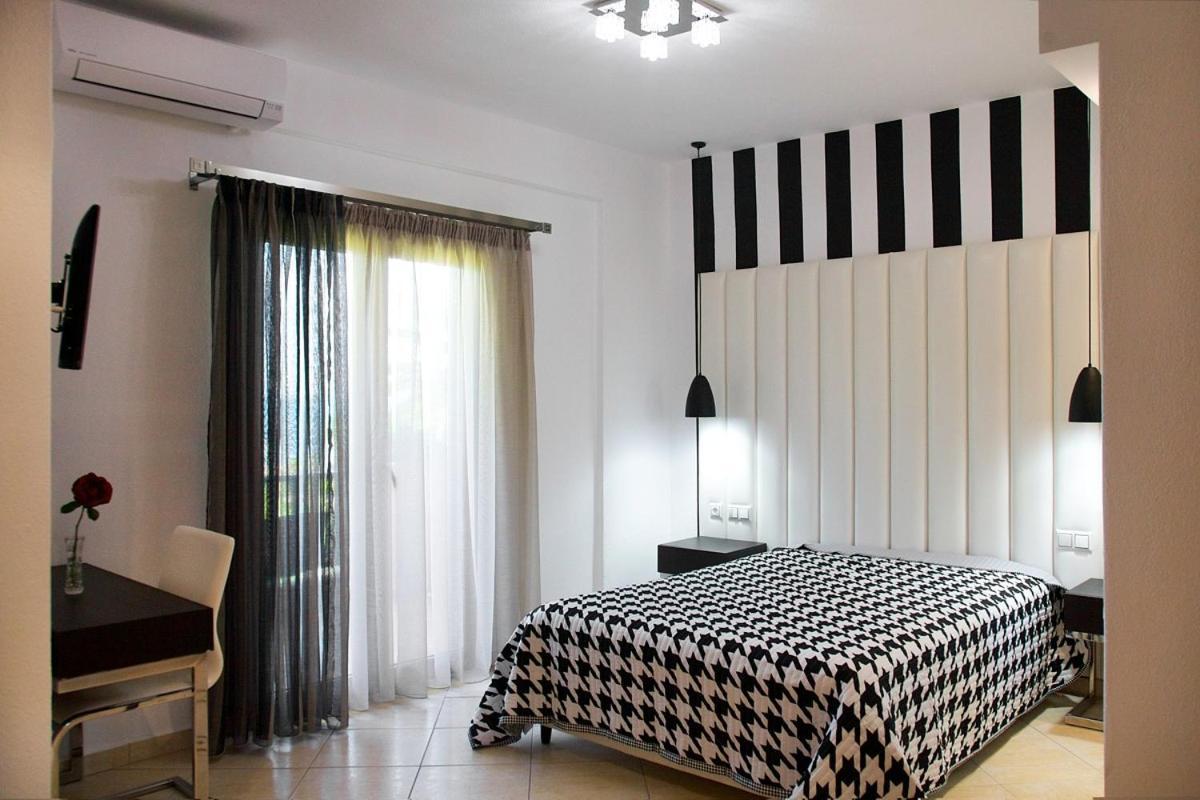 Stamos Apartments And Studios Vourvourou Exteriör bild